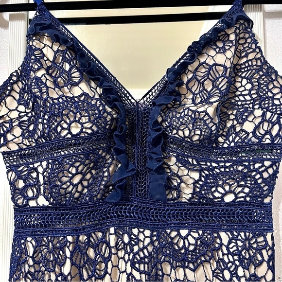 Elegant Blue Lace Midi Dress - Picture 6 of 12